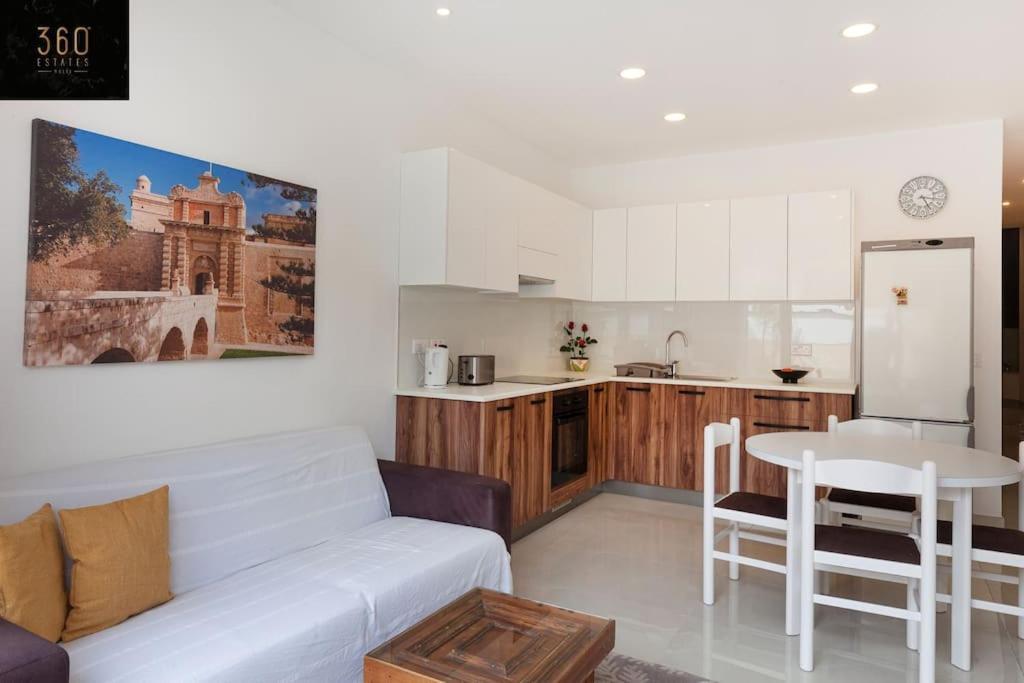 Comfy Apt With Terrace, 5 Mins To Sliema Ferries By 360 Estates Gżira Kültér fotó