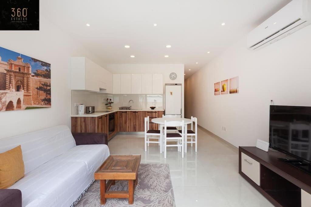 Comfy Apt With Terrace, 5 Mins To Sliema Ferries By 360 Estates Gżira Kültér fotó