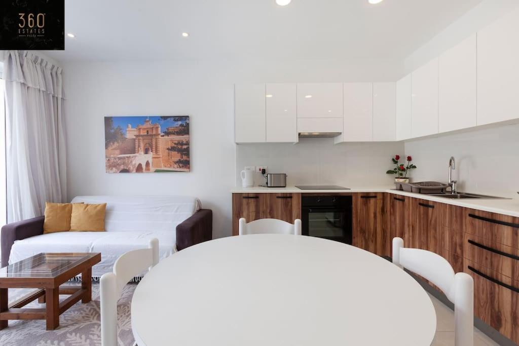 Comfy Apt With Terrace, 5 Mins To Sliema Ferries By 360 Estates Gżira Kültér fotó