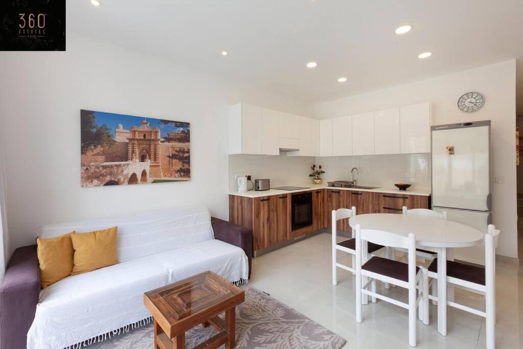 Comfy Apt With Terrace, 5 Mins To Sliema Ferries By 360 Estates Gżira Kültér fotó